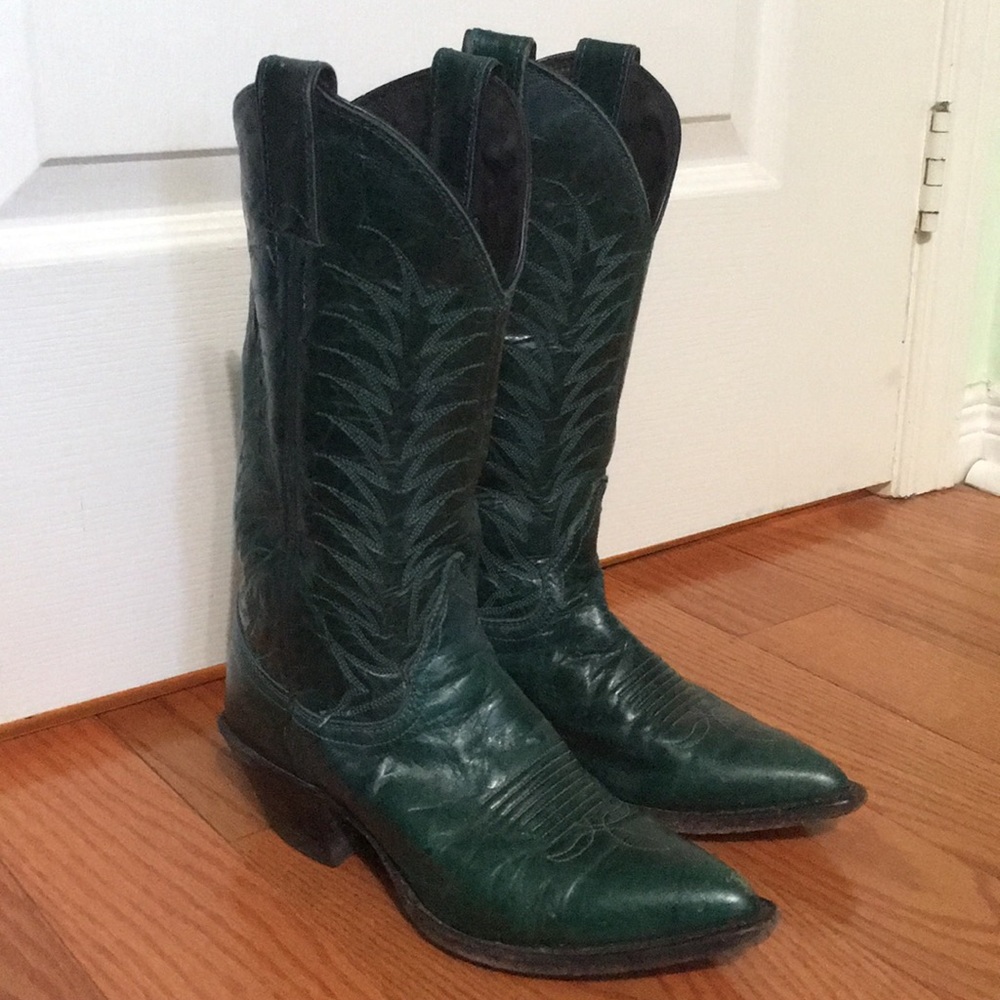 RARE vintage cowboy boots, size 6